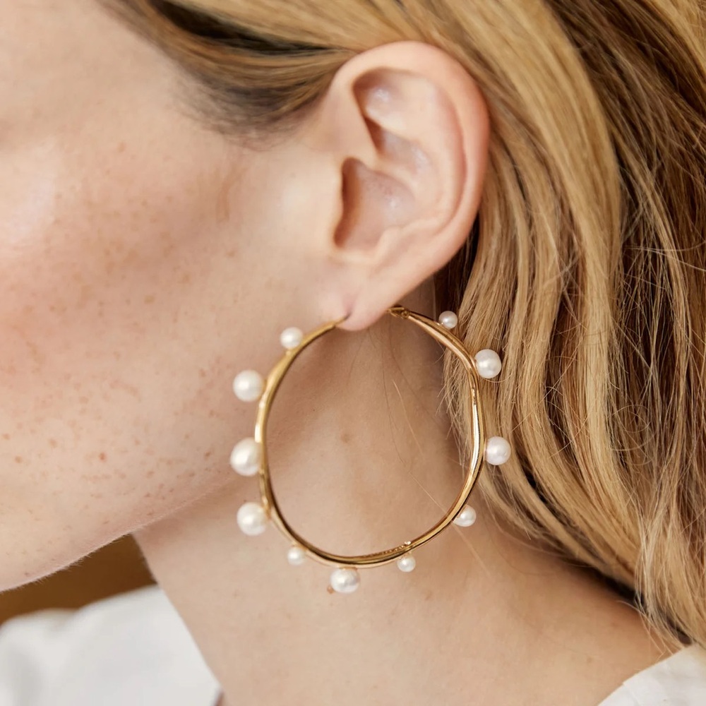 Mignonne Gavigan Isla Pearl Hoop Earrings